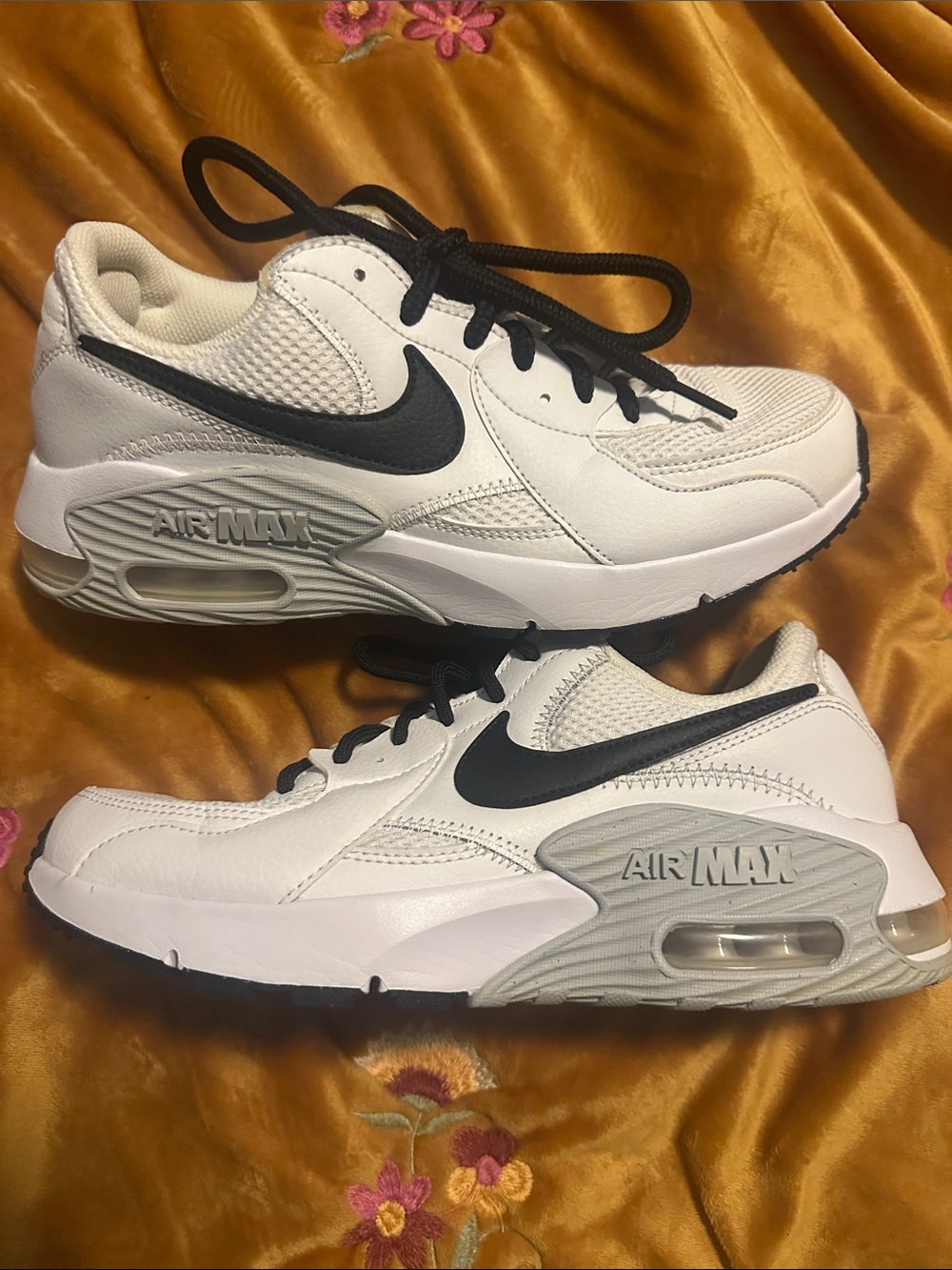 Nike Women's White and Black Air Max Low-Top Sneakers Sz 8.5 Like NEW! NIKE AIR